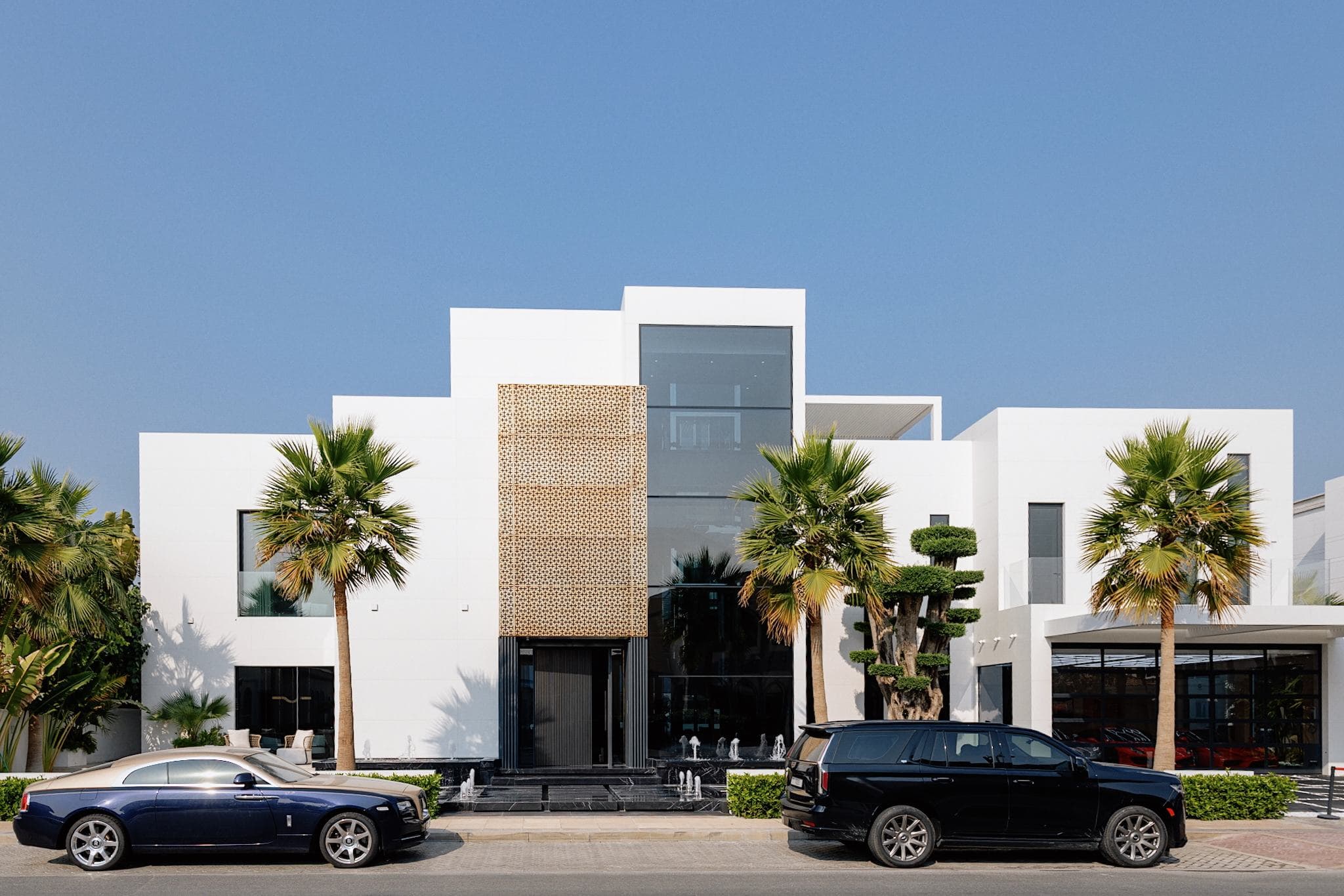 Palm Jumeirah Garden Home villa with garden and private beach frontage